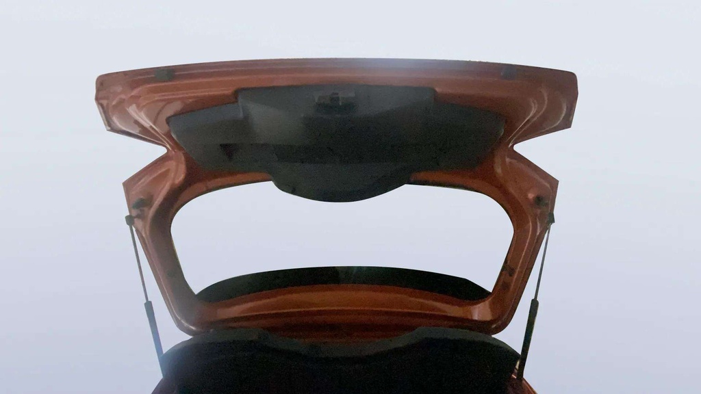 TRUNK HOOD