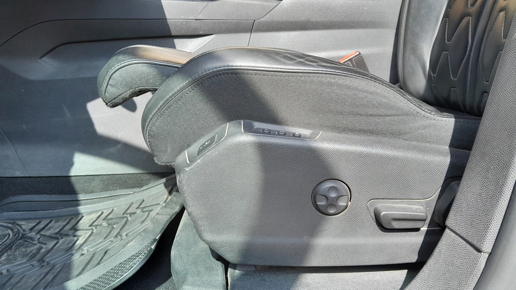 DRIVER SEAT SWITCHES