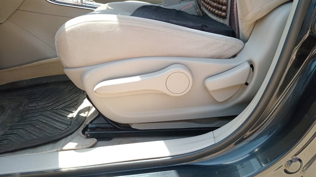 DRIVER SEAT SWITCHES