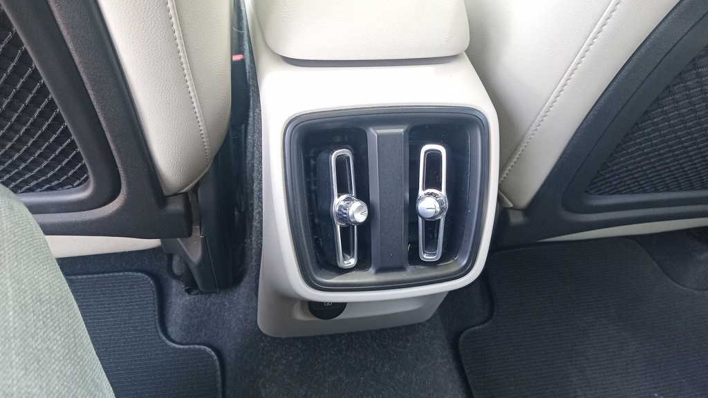 RR AC GRILL