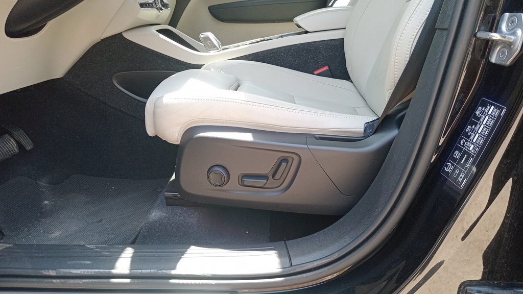 DRIVER SEAT SWITCHES
