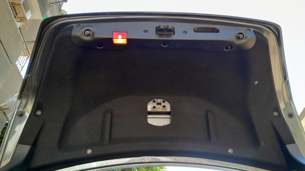 TRUNK HOOD