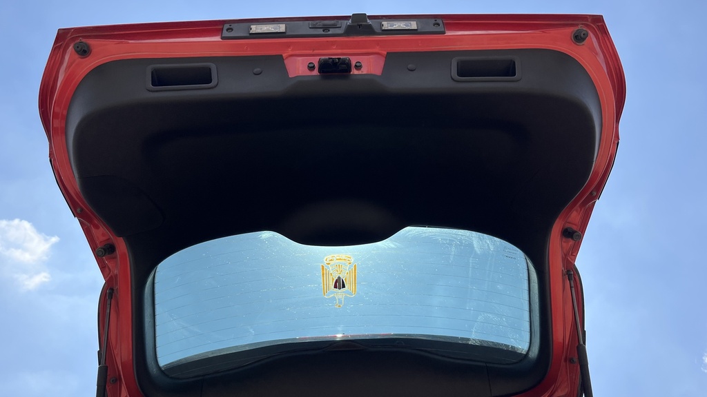 TRUNK HOOD