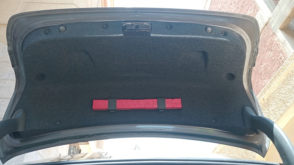 TRUNK HOOD
