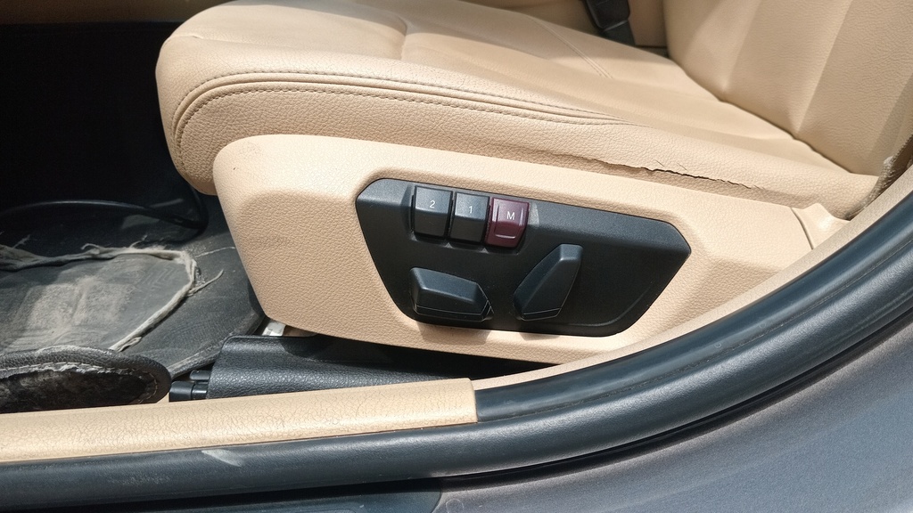 DRIVER SEAT SWITCHES