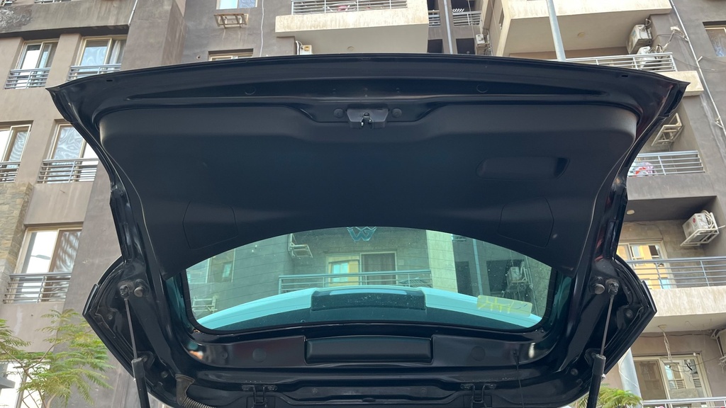 TRUNK HOOD