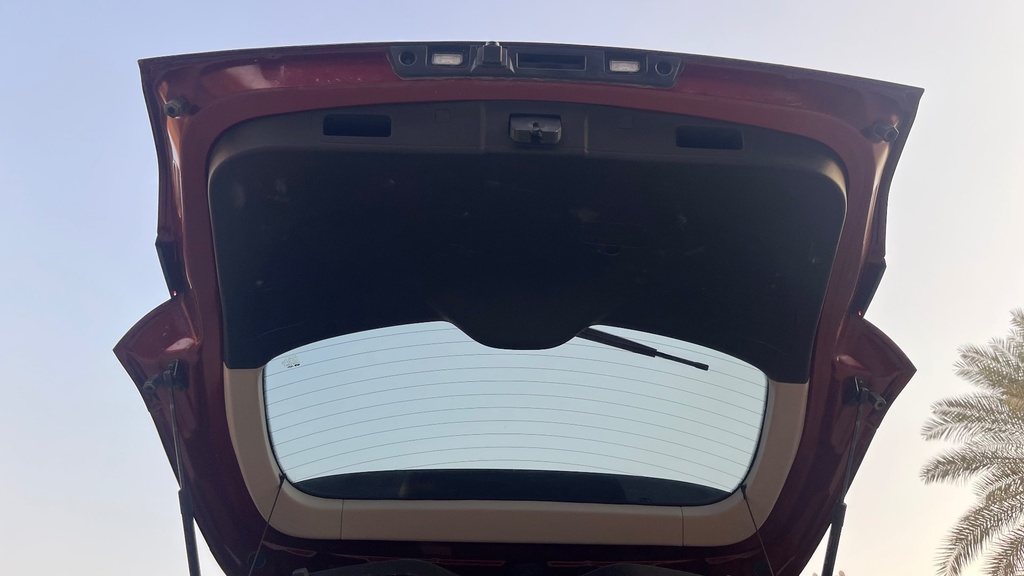 TRUNK HOOD