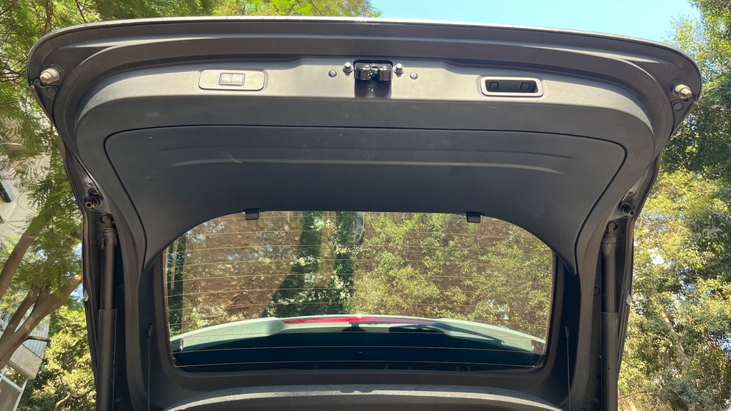 TRUNK HOOD