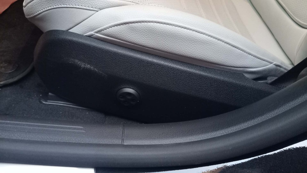 DRIVER SEAT SWITCHES