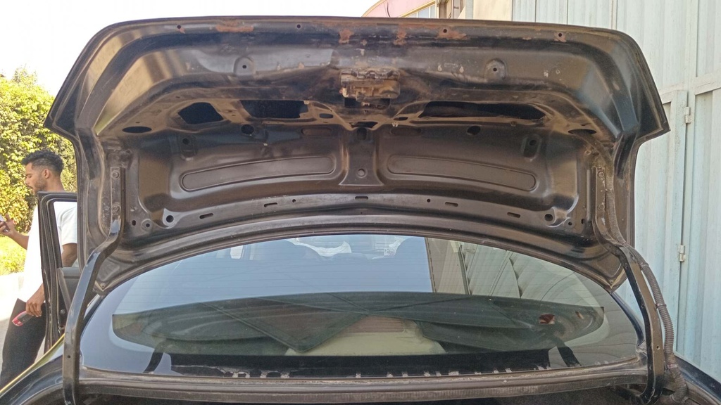 TRUNK HOOD