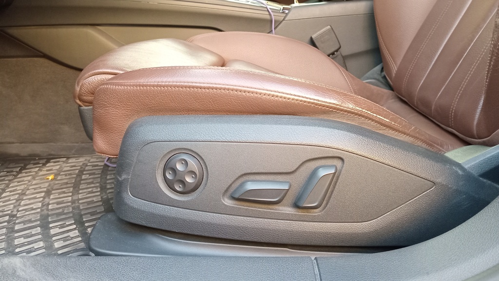 DRIVER SEAT SWITCHES